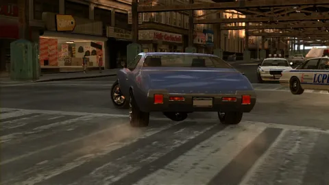 Niko pulls away from the cops.