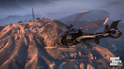 Flying past the Vinewood sign before the break-in