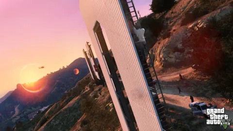 Trevor scales the Vinewood sign