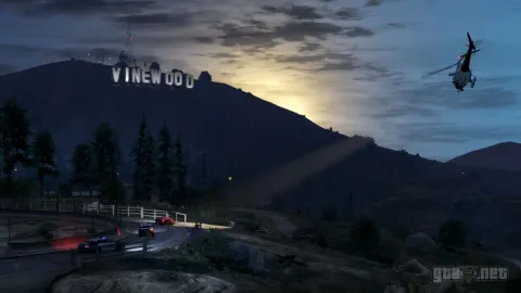 Police chase near Vinewood sign