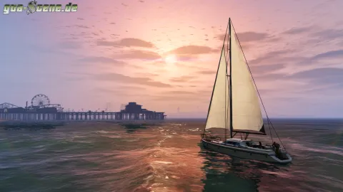 Sailing towards Del Perro Pier
